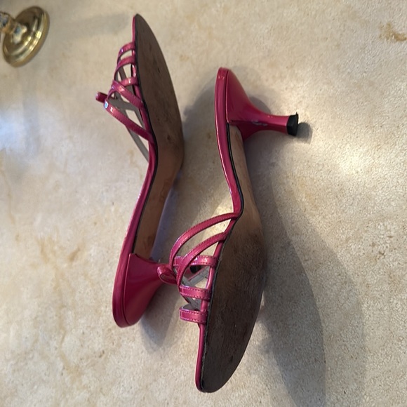 Stuart Weitzman sandals in Fuchsia Patent Leather. Size 7 1/2 M. Barbie ❤️ - Picture 9 of 9